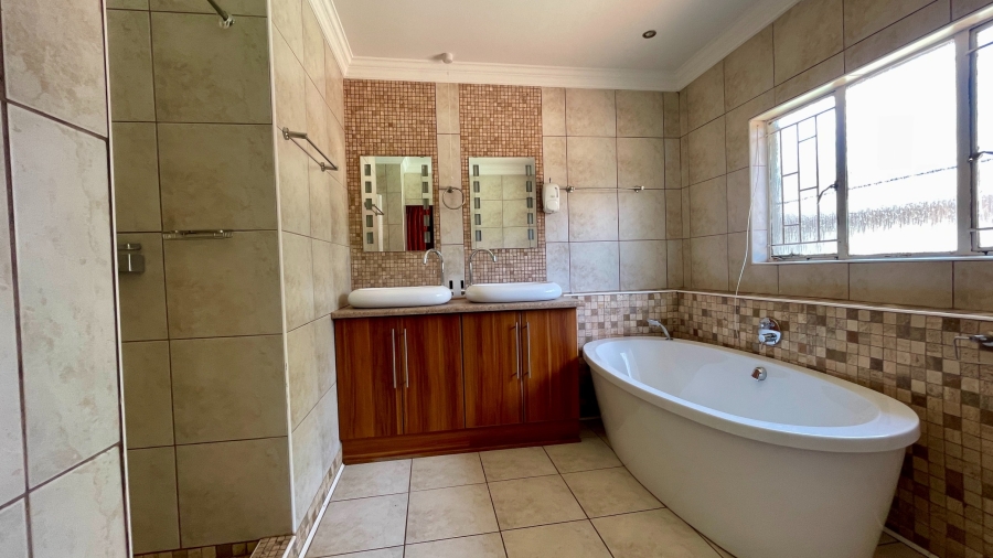 4 Bedroom Property for Sale in Flimieda North West